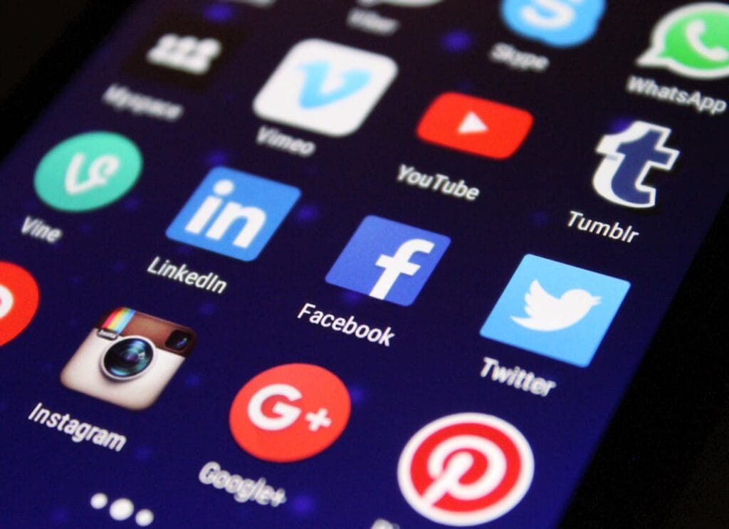 Imagem do post: Como Ganhar Dinheiro nas Redes Sociais em 2025: Guia Prático | Casal que Soma Como ganhar dinheiro nas redes sociais em 2025